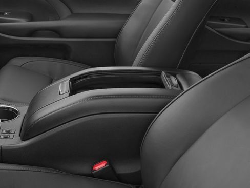 Used 2017 Toyota Highlander XLE w/ Carpet Mat Package image 16