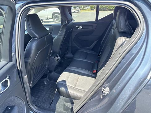 Used 2021 Volvo XC40 T5 Momentum w/ Premium Package AWD/4WD image 6
