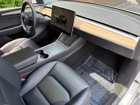 Used 2023 Tesla Model Y Long Range AWD/4WD image 32