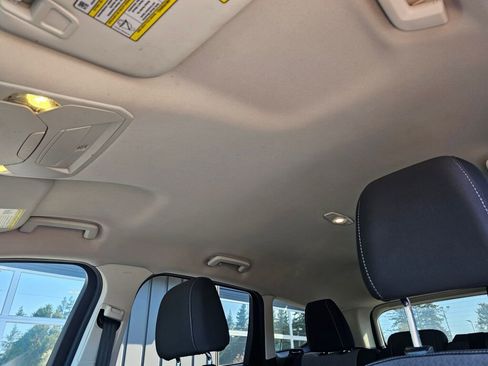 Used 2017 Ford Escape SE FWD image 23