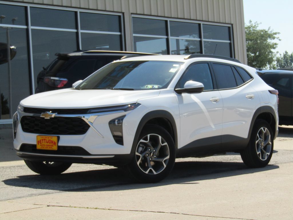Used 2025 Chevrolet Trax LT w/ LT Convenience Package FWD image 12