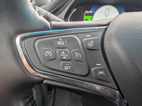 Used 2020 Chevrolet Bolt Premier w/ Infotainment Package image 32