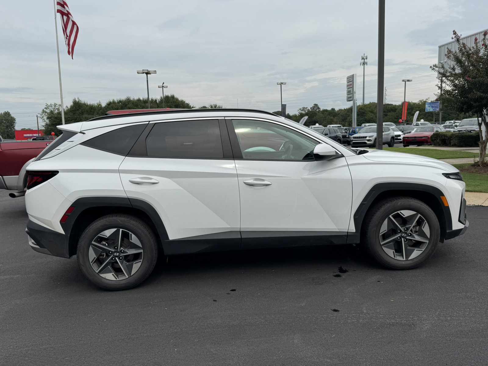 Used 2025 Hyundai Tucson SEL AWD/4WD image 4
