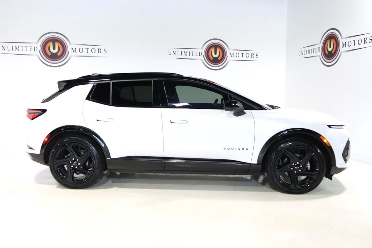 Used 2025 Chevrolet Equinox EV RS FWD image 5