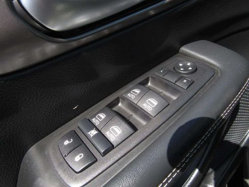 Used 2025 Chrysler Pacifica Select FWD image 23