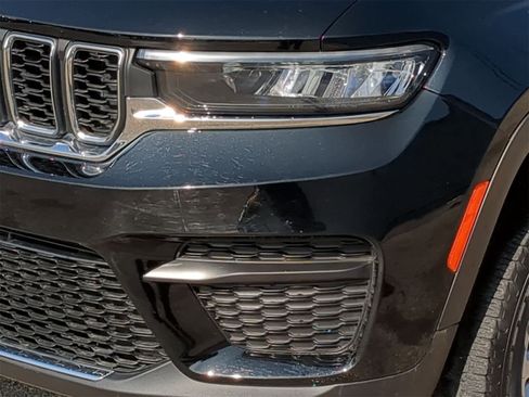 Used 2023 Jeep Grand Cherokee Laredo w/ Luxury Tech Group I image 18