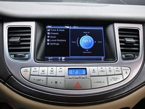 Used 2011 Hyundai Genesis 4.6 image 20