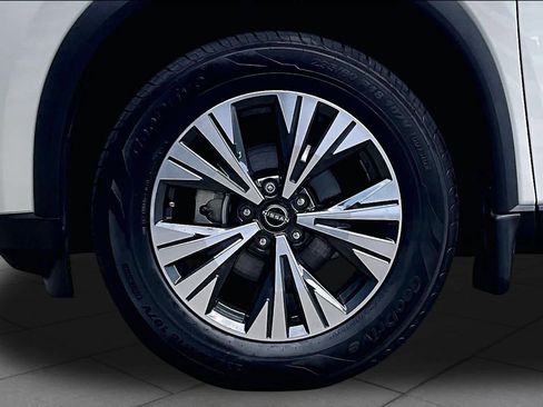 Used 2023 Nissan Rogue SV w/ SV Premium B Package FWD image 11