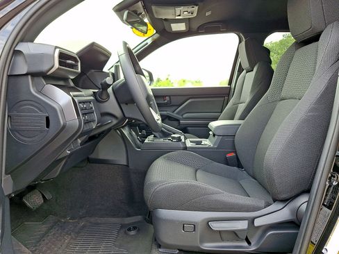 Used 2025 Toyota 4Runner SR5 AWD/4WD image 11