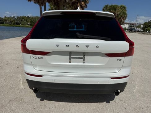 Used 2019 Volvo XC60 T5 Momentum w/ Premium Package FWD image 9