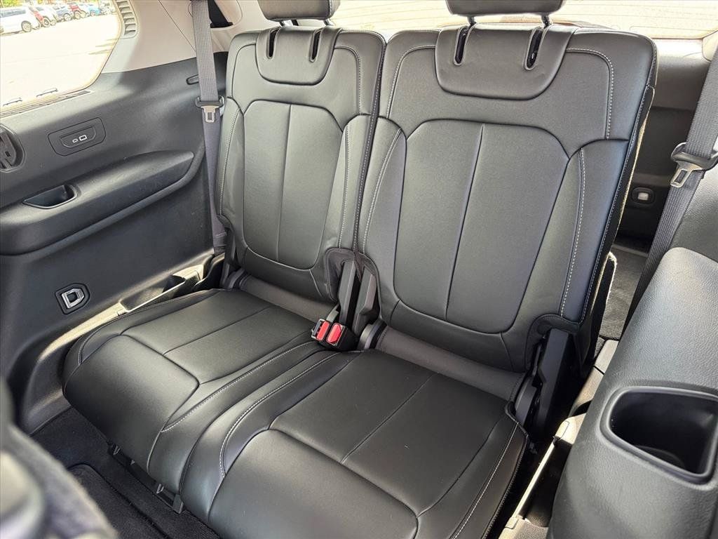 Used 2022 Jeep Grand Cherokee L Limited AWD/4WD image 12