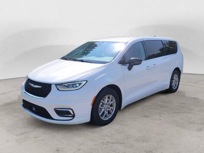 Used 2024 Chrysler Pacifica Touring-L