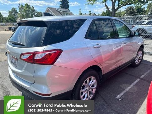 Used 2019 Chevrolet Equinox LS w/ LS Convenience Package FWD image 3
