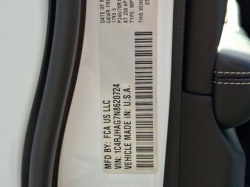 Used 2022 Jeep Grand Cherokee Laredo w/ Luxury Tech Group I image 26