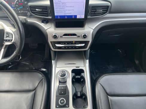 Used 2023 Ford Explorer XLT w/ Equipment Group 202A image 11