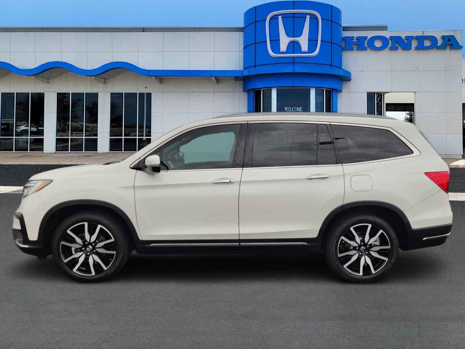 Used 2019 Honda Pilot Elite image 3