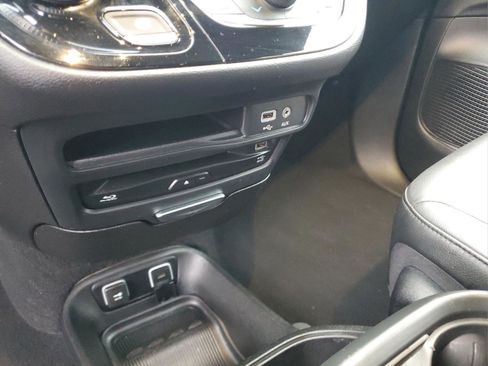 Certified 2020 Chrysler Pacifica Touring-L Plus w/ Advanced Safetytec Group image 23