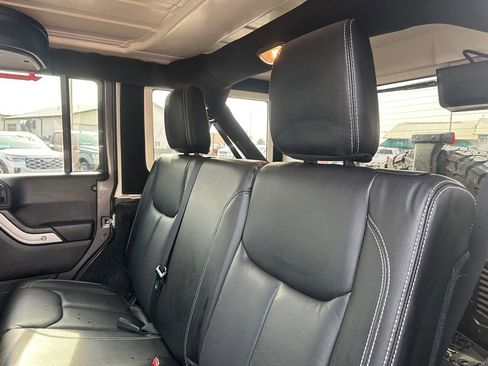 Used 2016 Jeep Wrangler Unlimited Rubicon image 22
