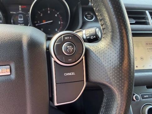 Used 2017 Land Rover Range Rover Sport SE image 21