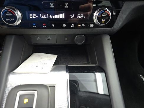 New 2024 Mitsubishi Outlander SEL image 30