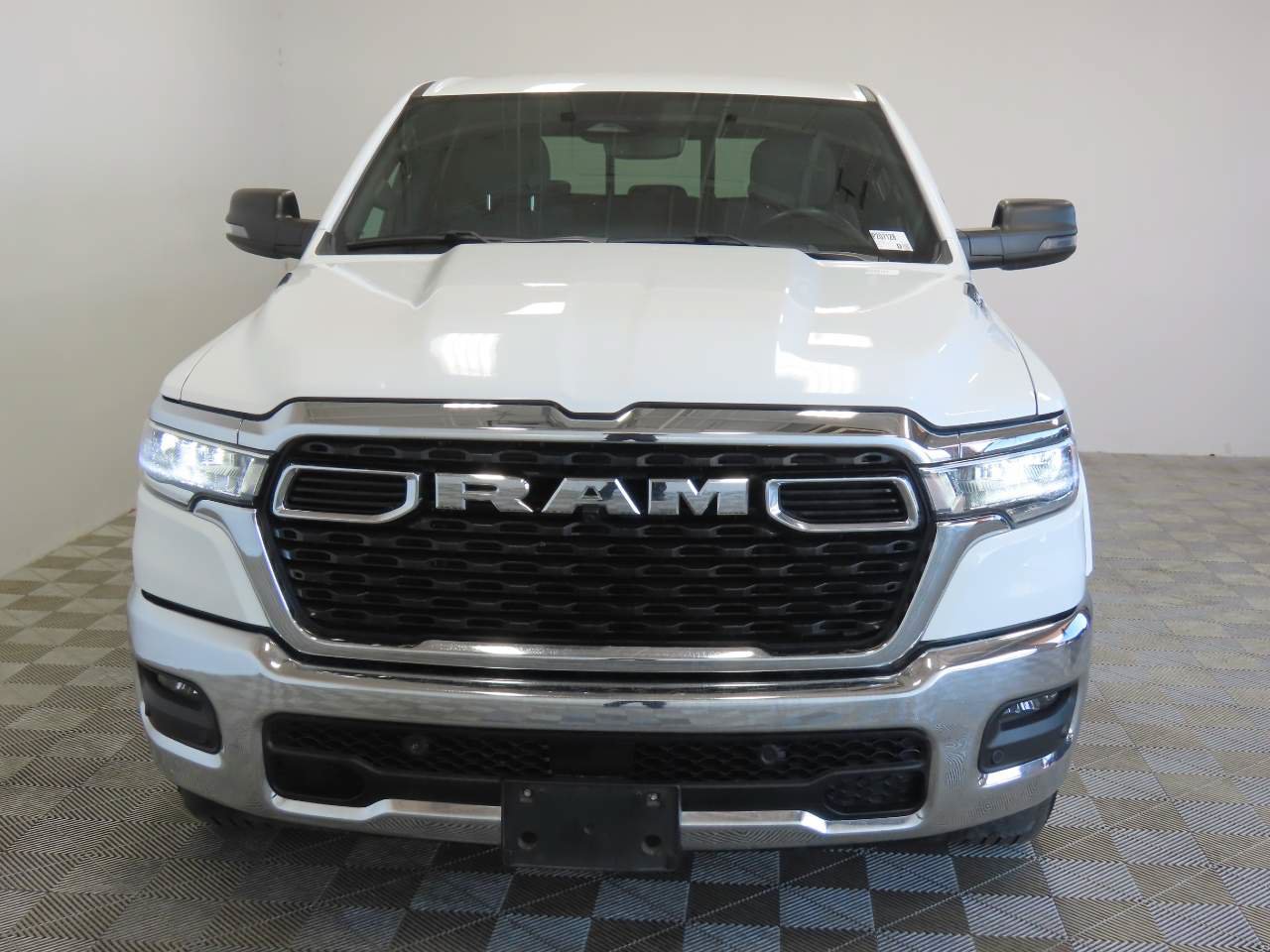 Used 2025 RAM 1500 Big Horn AWD/4WD image 2