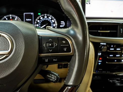 Used 2018 Lexus LX 570 4WD image 40