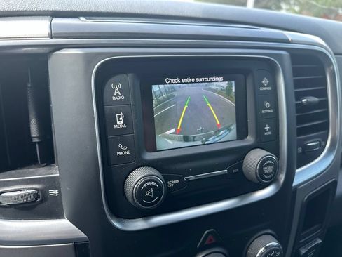 Used 2019 RAM 1500 Classic SLT AWD/4WD image 10