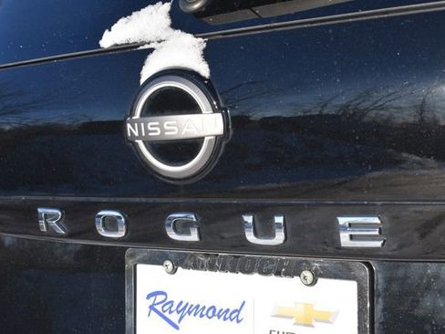 Used 2023 Nissan Rogue SV image 15