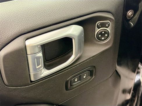 Used 2021 Jeep Wrangler Unlimited Sahara w/ Dual Top Group image 17