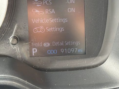 Used 2021 Toyota Corolla LE FWD image 17