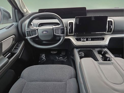 Used 2025 Ford Expedition Active image 19