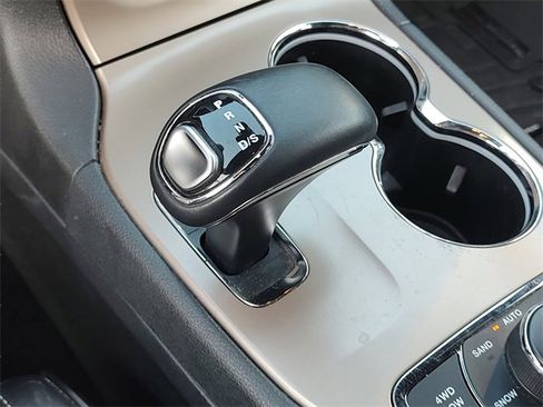 Used 2015 Jeep Grand Cherokee Overland image 23