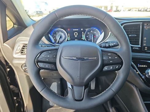 Used 2024 Chrysler Pacifica Limited w/ S Appearance Package image 29