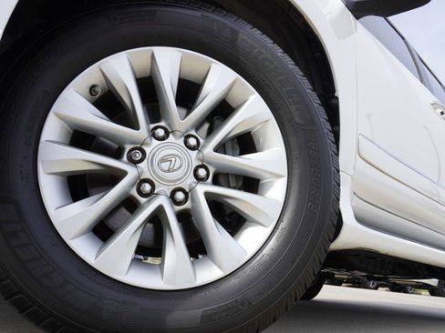 Used 2017 Lexus GX 460 Premium image 12