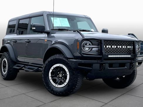 Used 2023 Ford Bronco Badlands w/ Sasquatch Package AWD/4WD image 3