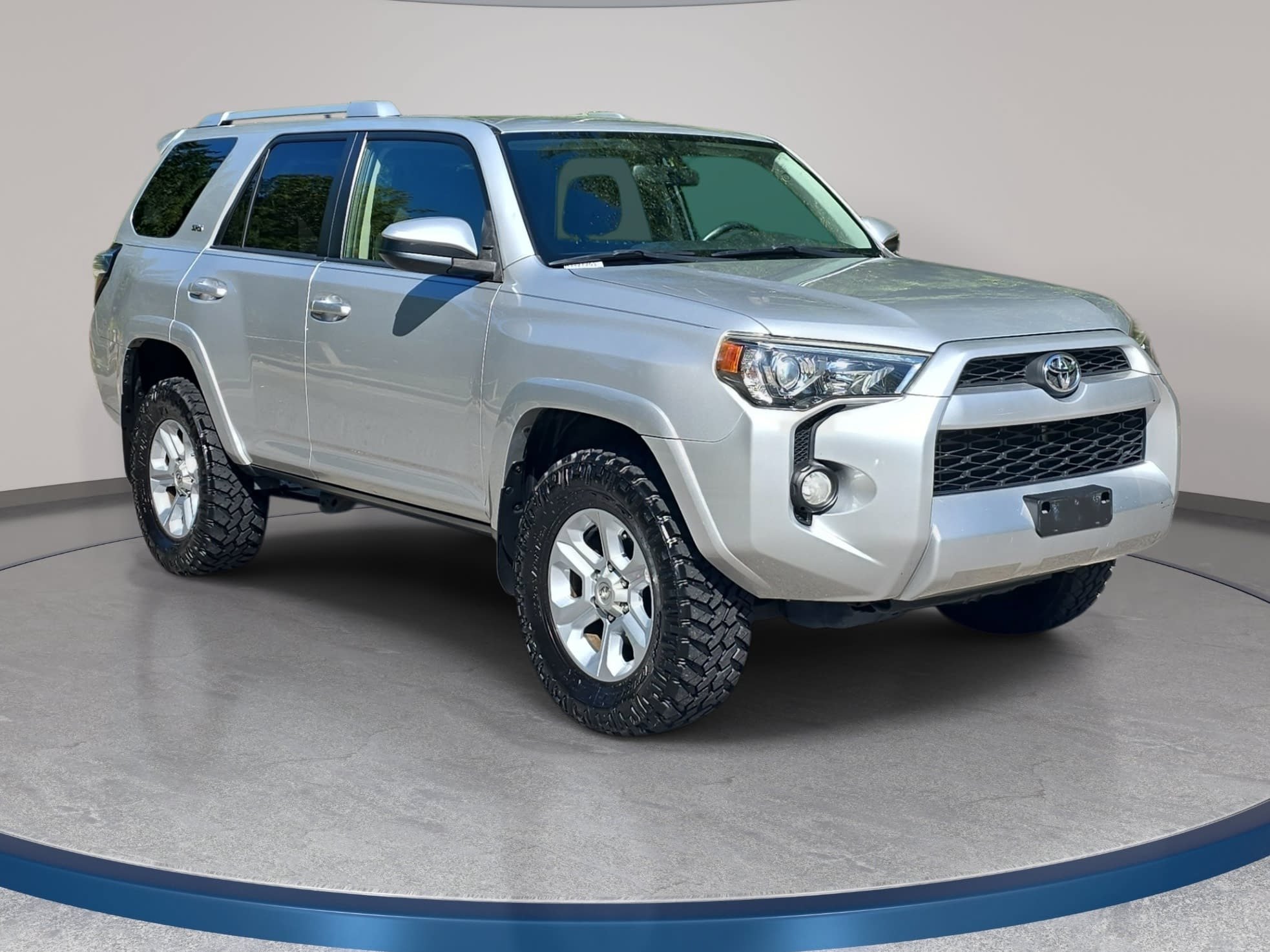 Used 2017 Toyota 4Runner SR5 AWD/4WD image 3