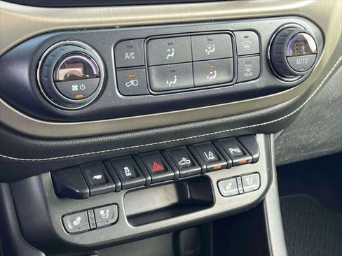 Used 2022 GMC Canyon Denali image 32