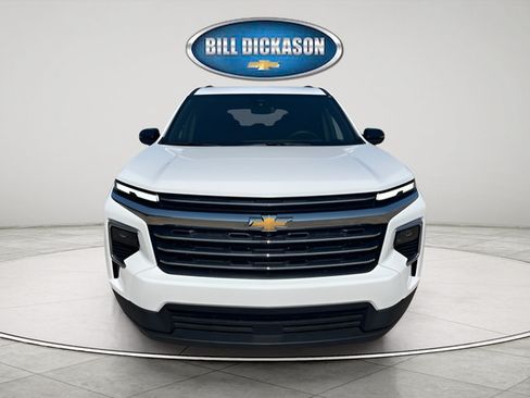 Used 2026 Chevrolet Traverse LT FWD image 2