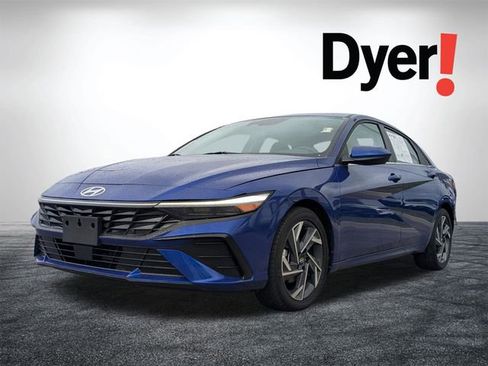 Used 2025 Hyundai Elantra SEL FWD image 8