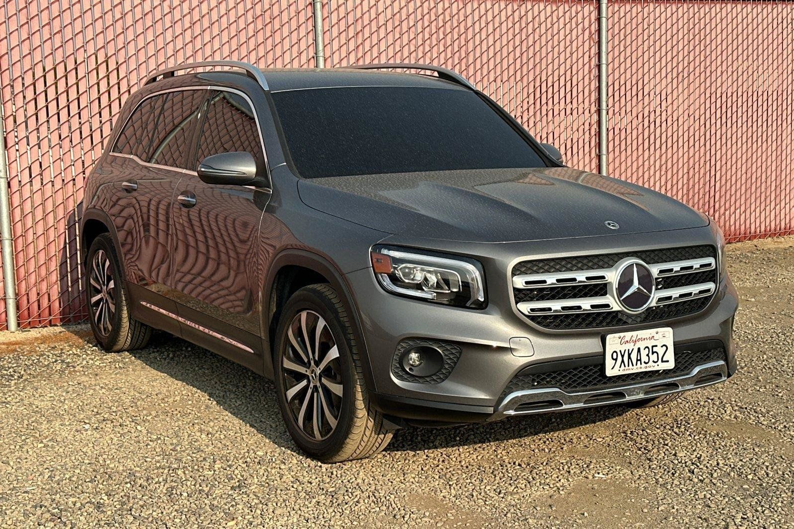 Used 2022 Mercedes-Benz GLB 250 4MATIC w/ Premium Package Lite image 2