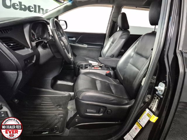 Used 2017 Toyota Sienna SE Premium FWD image 9