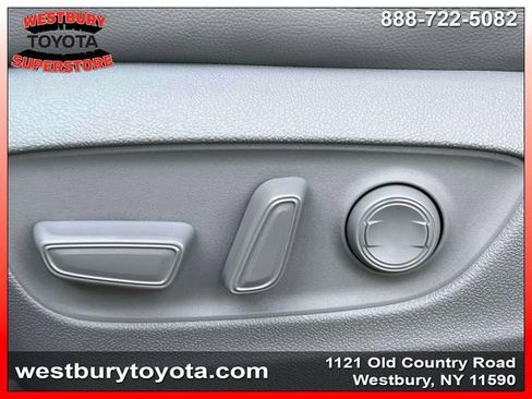 Used 2022 Toyota Highlander XLE AWD/4WD image 24
