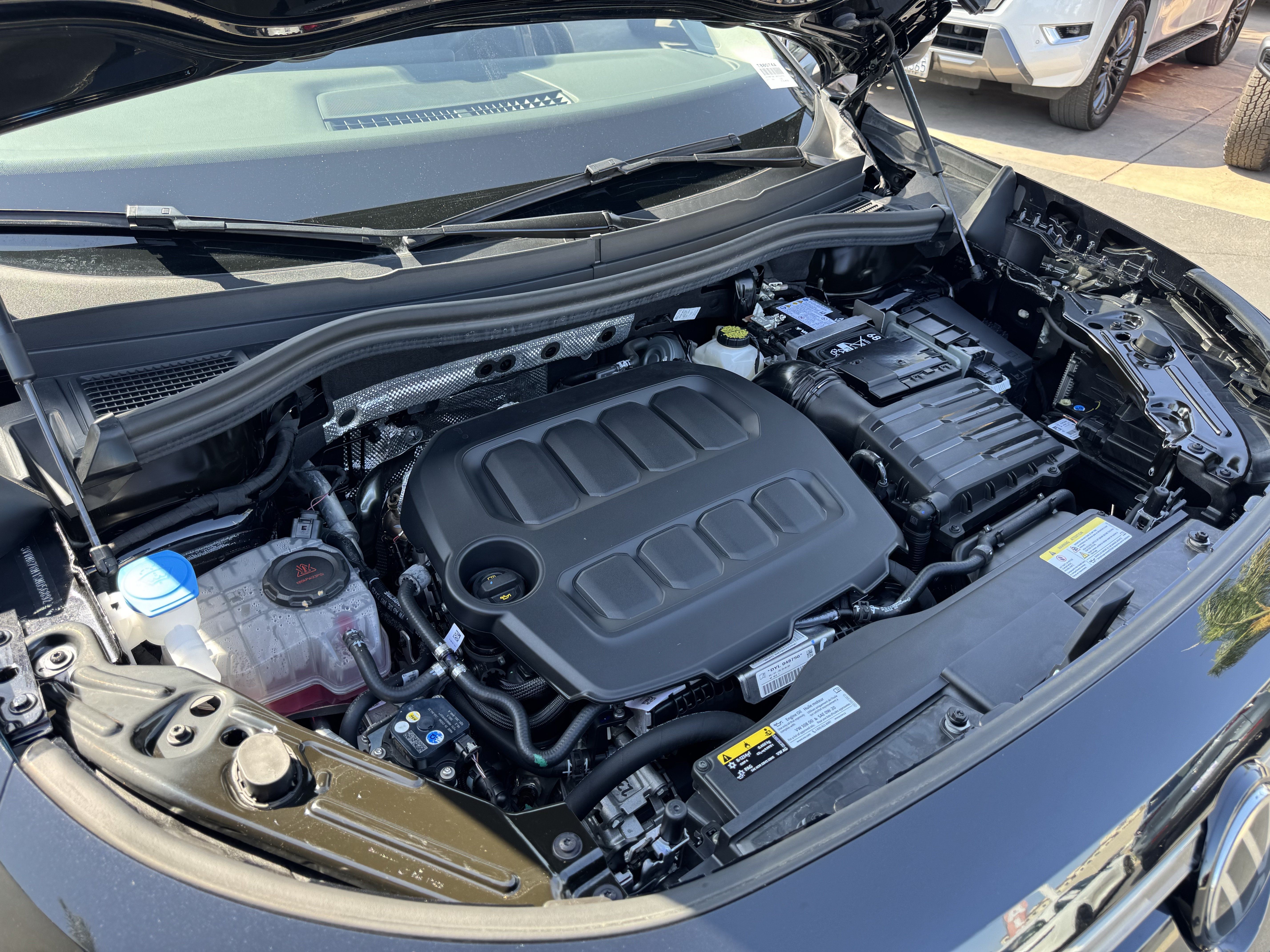 Certified 2025 Volkswagen Tiguan SE AWD/4WD image 36