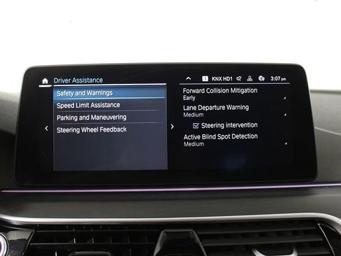 Used 2023 BMW 530e w/ M Sport Package image 26