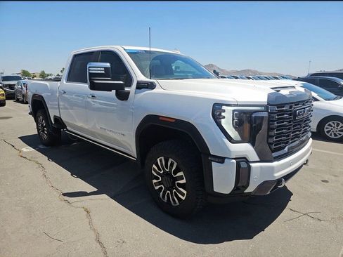Used 2024 GMC Sierra 2500 Denali Ultimate w/ Max Trailering Package AWD/4WD image 5