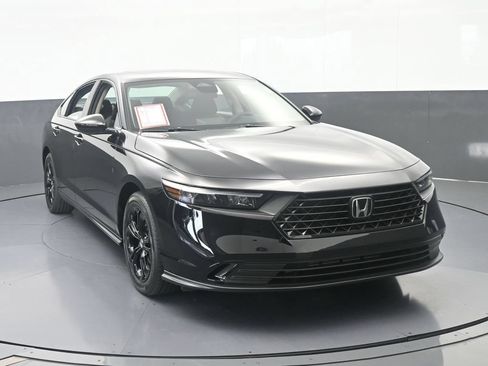 Used 2025 Honda Accord SE image 9