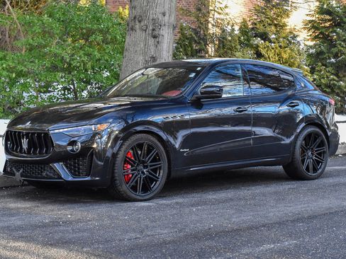 Used 2021 Maserati Levante S GranSport image 2