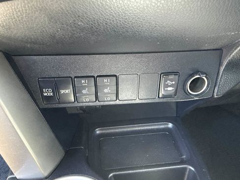 Used 2014 Toyota RAV4 Limited w/ Technology Package FWD image 38