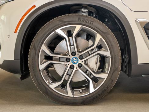 Used 2025 BMW X5 xDrive50e AWD/4WD image 17