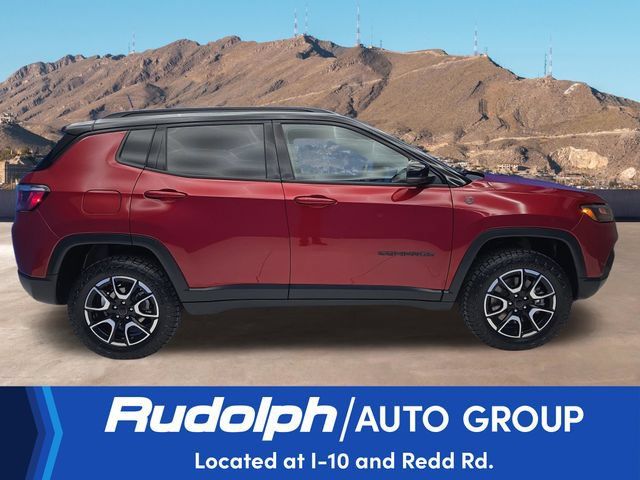 Used 2025 Jeep Compass Trailhawk AWD/4WD image 6
